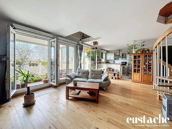 Charmant 3 pièces en duplex au dernier étage avec terrasse