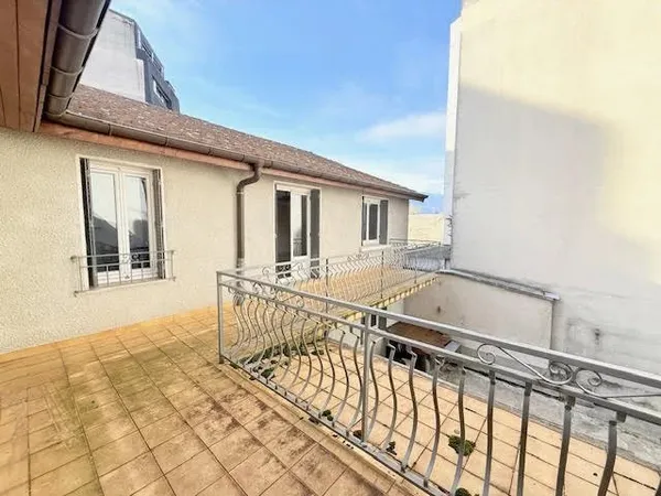 Maison de ville 131m2 avec stationnement et cave