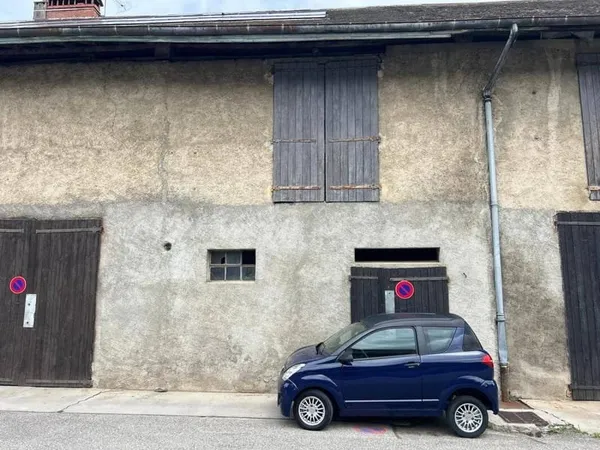 Local 1 pièce 100 m²