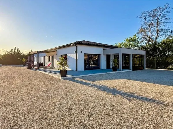 Maison 5 pièces 197 m²