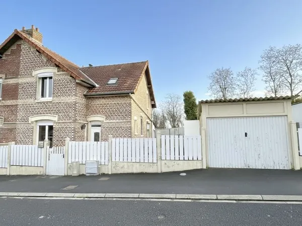 Maison semi-mitoyenne avec jardin et garage