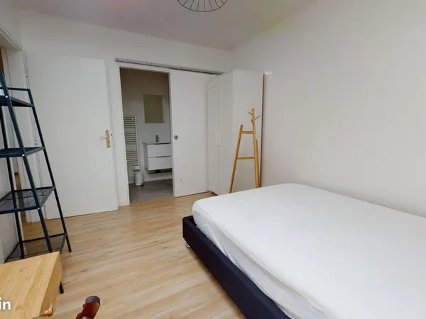 Chambre 5 pièces 85 m²