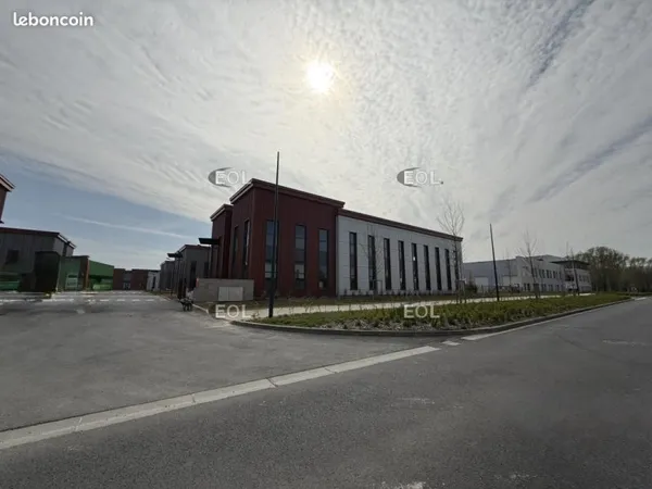 Local bureaux 954 m²
