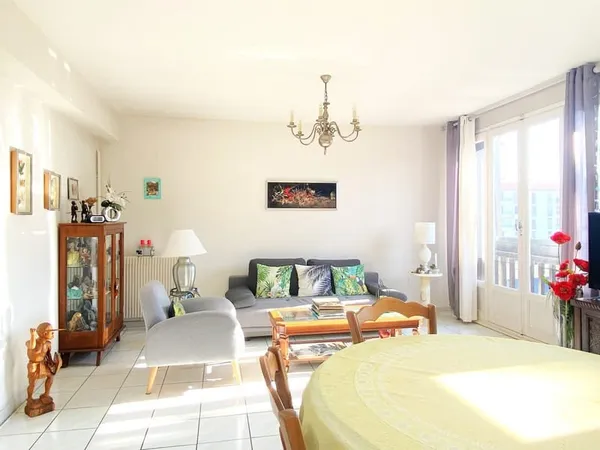 UN APPARTEMENT 3 PIECES TRAVERSANT, A PERPIGNAN MOULIN A VEN