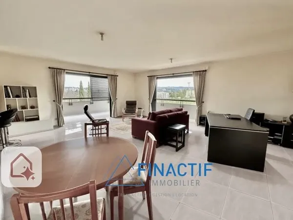 Aix Centre-Ville - Appartement T3 de 99 m2 - Terrasse - Box et Parking - Ascenseur -