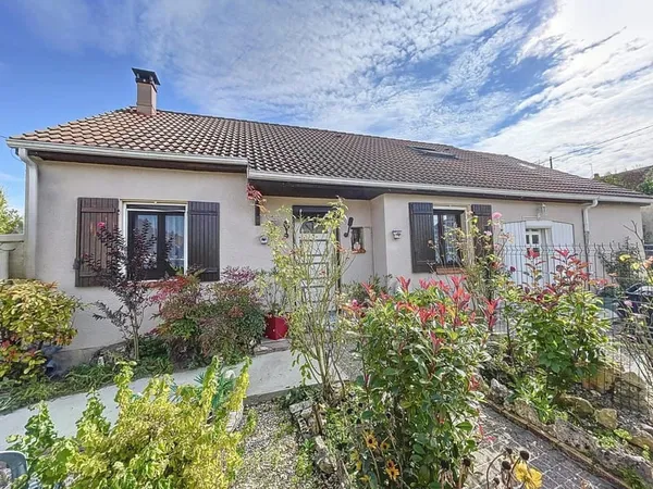 Maison familiale avec studio indépendant et jardin arboré