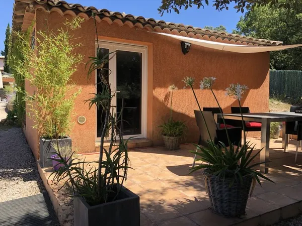 Beau studio meublé