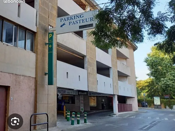 Parking pasteur