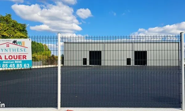 Local 730 m² Saintes