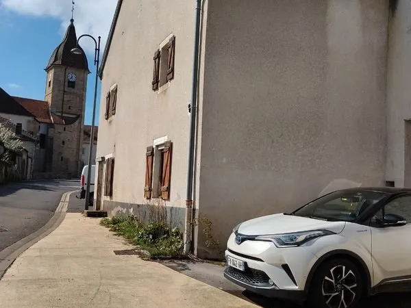 Maison à renover au coeur du village de Noidans les Vesoul
