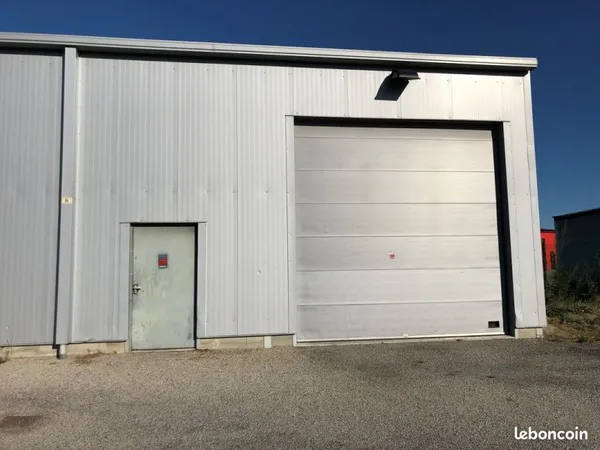 Entrepot 120m²