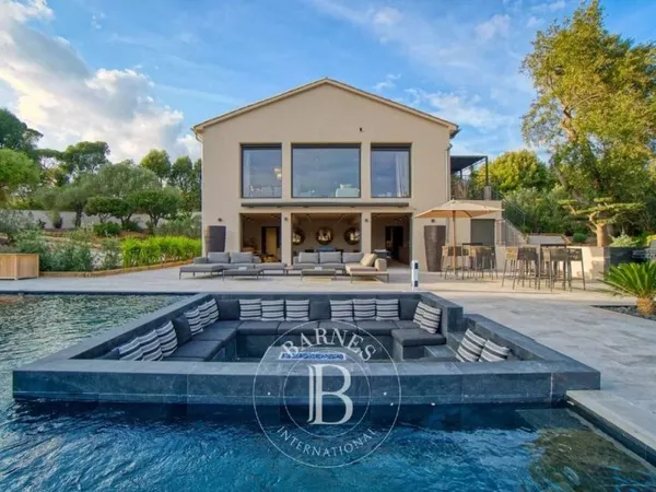 Villa 9 pièces 640 m²