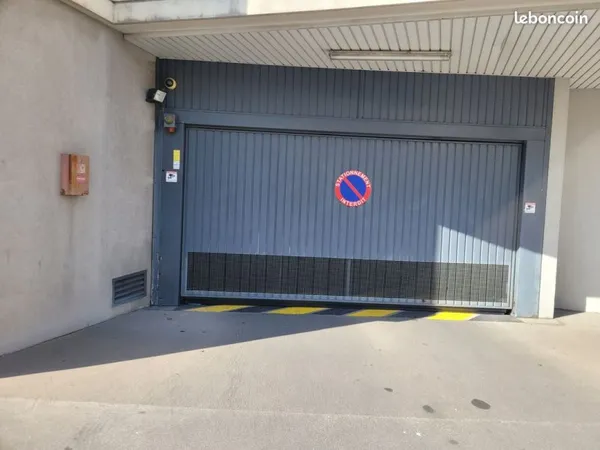 Garage Box fermé Lyon 8 ème