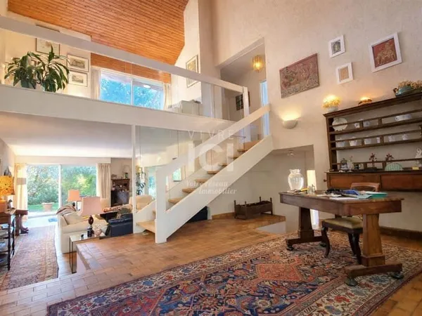 Maison d'architecte à Sautron 237m² - Lumière, espace et cadre verdoyant