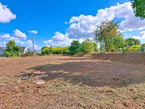 Magnifique terrain 2000m2 en plein bourg de Ploulec'h