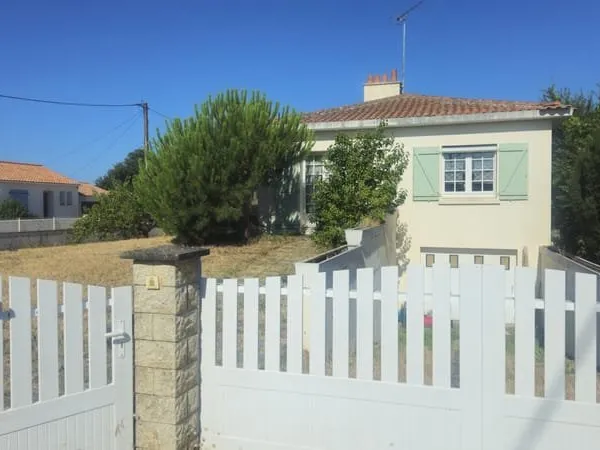 MAISON DE 114,5 m2 + GRAND GARAGE, PROCHE BOURG !
