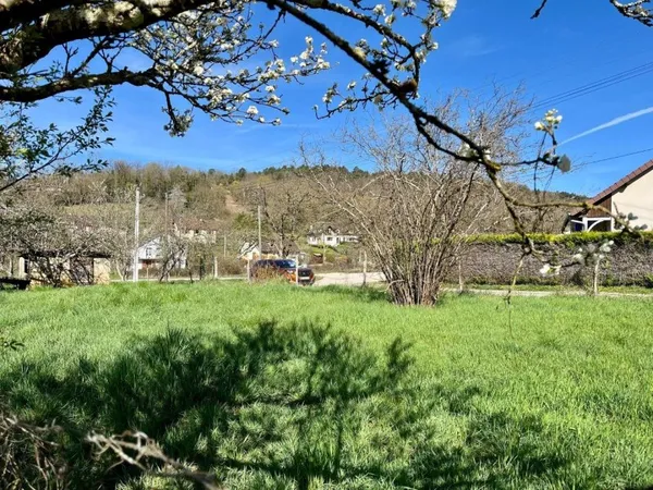 Terrain à vendre à Port-Lesney - 926 m² - 38 000 €
