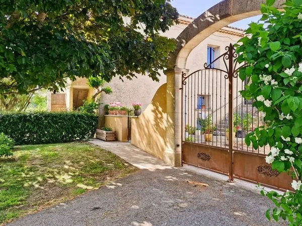 Maison 14 pièces 390 m²