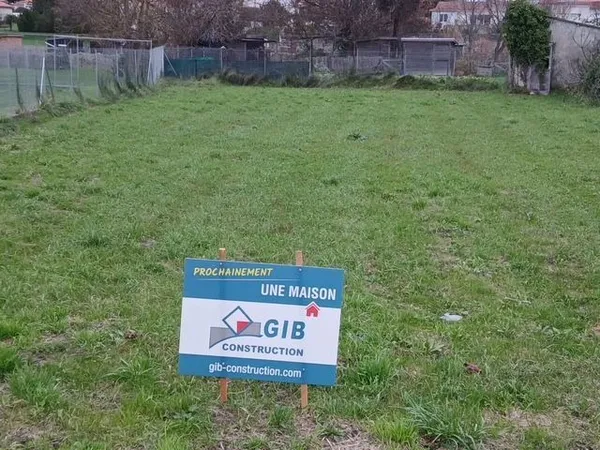 Terrain à bâtir de 384 m² à VAUX-SUR-MER (17)