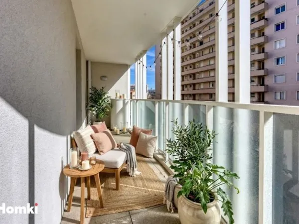 Appartement T2 de 44 m2 - terrasse - parking - ascenseur à Toulon 83000