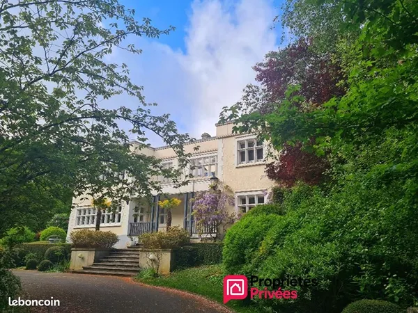 Maison 10 pièces 393 m²