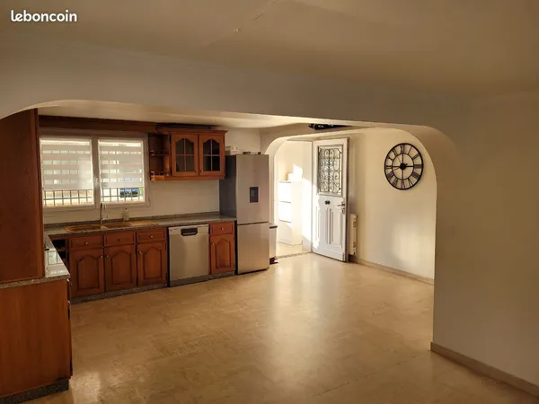 Appartement 4 pieces rdc dans maison