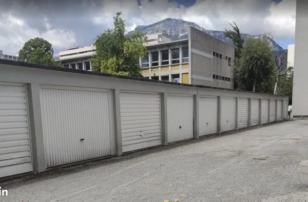 BOX / Garage à accès facile à LOUER