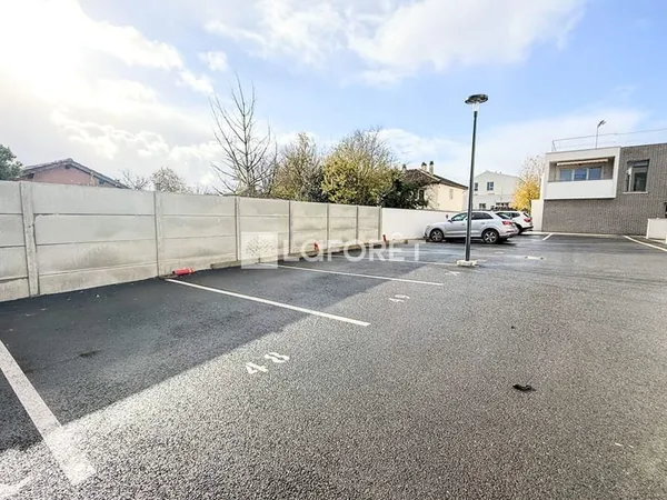 Location ? Places de stationnement dans résidence sécurisée