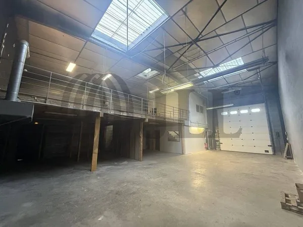 Local d'activité 250 m²