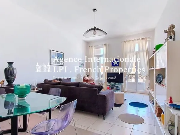 Bel appartement de type F3 de 86m² . Hyper centre ville de Perpignan .