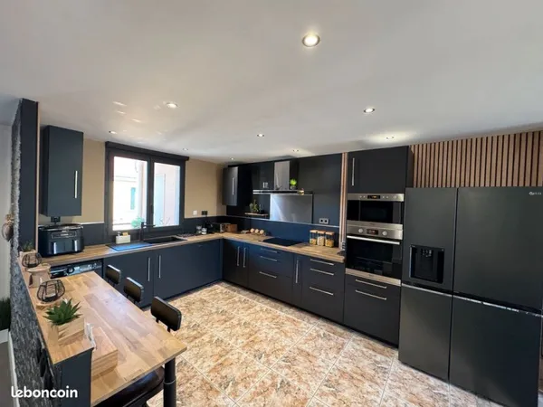 Duplex Haut de Maison 104m², 3 chambres, clims, 2 SdE, 2 terrasses 13011