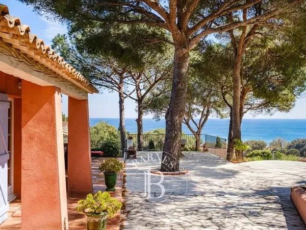 SAINTE-MAXIME - VILLA VUE MER - ACCES PLAGE A PIEDS - 7 CHAMBRES - PISCINE