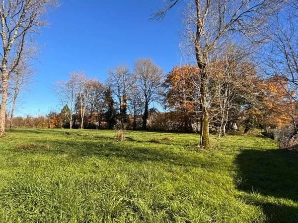 Terrain constructible 2215 m²