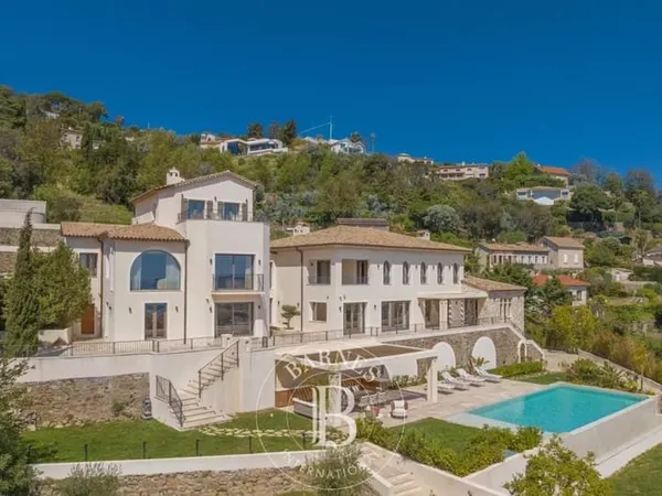 HAUTEUR DE GOLFE-JUAN - VILLA RÉNOVÉE CONTEMPORAINE - VUE MER PANORAMIQUE - PISCINE