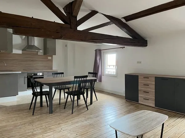 Appartement rénové proche du centre-ville
