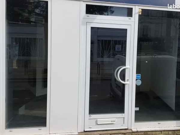 Local commercial 23 m2 proche préfecture +dépendance