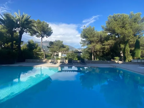 Triplex Oasis : Vue panoramique sur la Riviera et élégance intemporelle près de Monaco