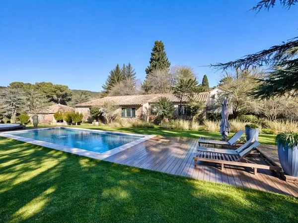 VILLA EAU BOUILLIE NIMES 182m2