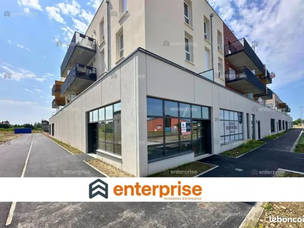 Local commercial 242 m²