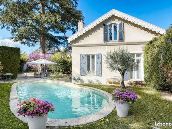 Maison 9 pièces 400 m²