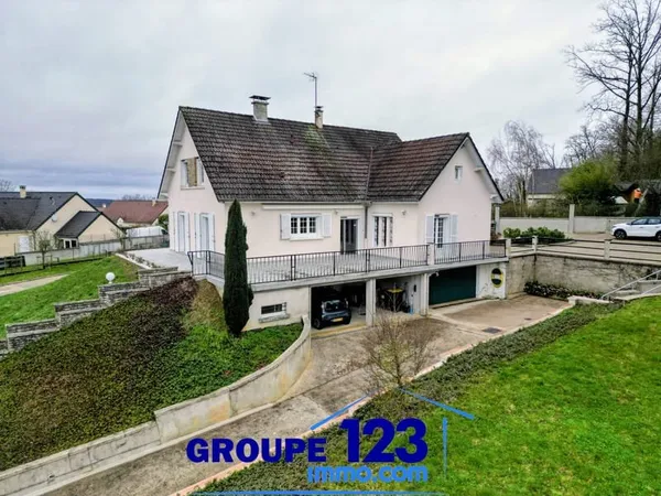 Maison familiale 155 m2 5 chambres Grand terrain Aux p