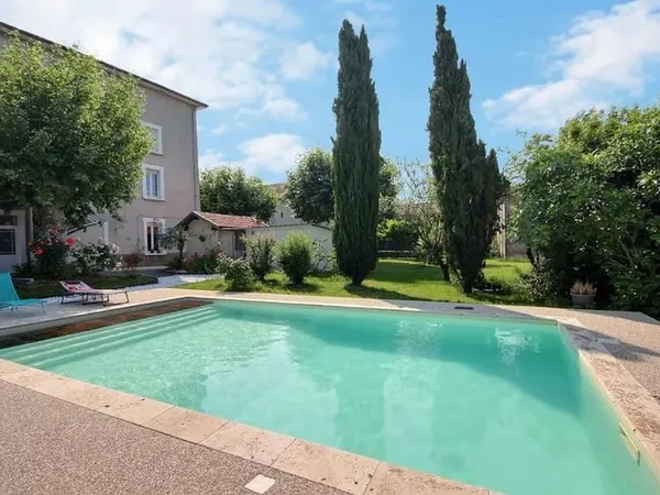 Maison 8 pièces 250 m²