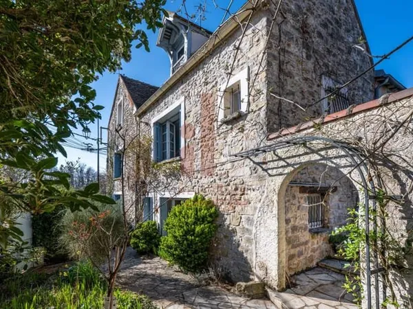 SAMOIS SUR SEINE - BORD DE SEINE - MAISON DE CHARME EN PIERRE 167 M² AVEC JARDIN, TERRASSE ET BALCON