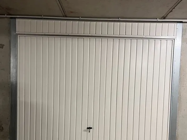 Grand garage sous sol