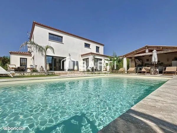 Maison 8 pièces 203 m²