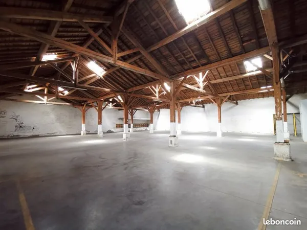 Local 780 m² LE COTEAU