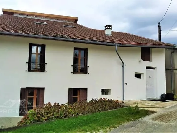 Jolie maison de village 192 m2 avec petit jardin