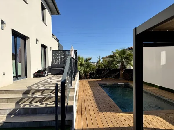 Grabels,Villa contemporaine récente avec piscine et sous-sol