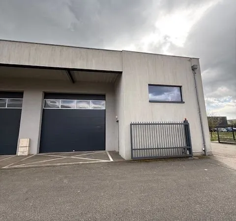 Entrepôt fonctionnel + bureau dans zone stratégique à Rixheim