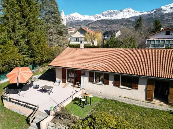 Maison sur 1000 m2 de terrain clos  Proche centre et Lac